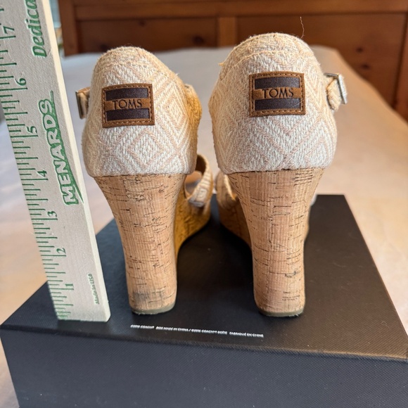12  W - TOMS Tan Cork Platform Wedge Sandal Women’s Ankle Strap Sandals - Picture 3 of 11